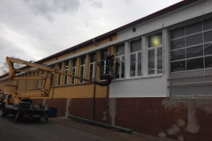 Munkák szerelőpódiumról