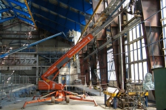 Munkavégzés szerelőpódiumról