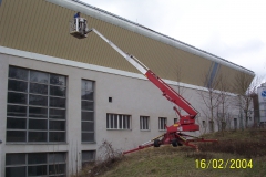 Szerelőpódiumról végzett munkák