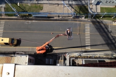 Szerelőpódiumról végzett munkák