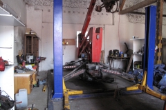 Munkavégzés szerelőpódiumról