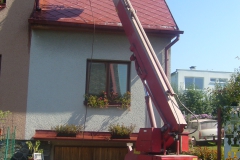 Munkavégzés szerelőpódiumról