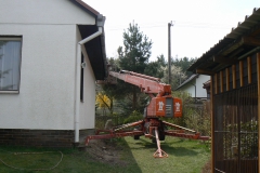 Munkavégzés szerelőpódiumról