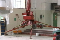 Munkavégzés szerelőpódiumról