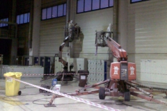 Munkák szerelőpódiumról