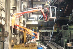 Szerelőpódiumról végzett munkák