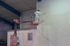 Munkavégzés szerelőpódiumról