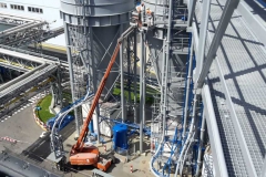 Munkák szerelőpódiumról