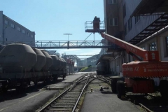 Szerelőpódiumról végzett munkák