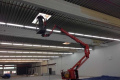 Munkavégzés szerelőpódiumról