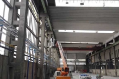 Munkavégzés szerelőpódiumról