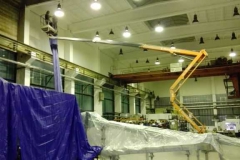 Munkák szerelőpódiumról