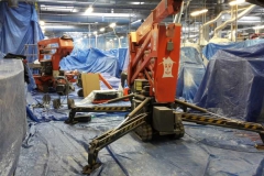 Szerelőpódiumról végzett munkák