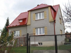 Stav po realizaci zakázky - Renovace eternitové střechy - použití polyuretanové a epoxidové barvy ( Plzeňský kraj okres Plzeň-sever)