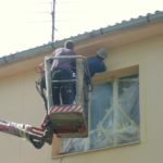 Nátěr břizolitové omítky, zakrytí oken malířskou folií, použití fasádních barev ( Středočeský kraj okres Příbram)