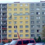 Vysokotlaký nástřik STO barvy na fasádu paneláku ( Plzeňský kraj okres Klatovy)
